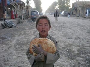 u333-AFGHAN_BOY_IN_BAMIYAN