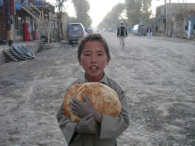 u333-AFGHAN_BOY_IN_BAMIYAN