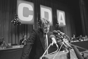 u335-Fusie_congres_CDA_in_Den_Haag__nieuwe_CDA-voorzitter_Bukman_aan_het_woord_Bestanddeelnr_931-0781
