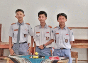 u335-Three_vocational_school_students_in_Indonesia_won_2nd_place_after_a_quiz_match_at_school2023.JP_
