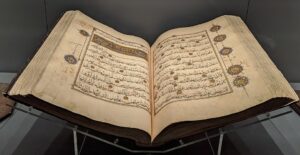 u336-Mamluk_era_Quran_circa_1380_open_to_sura_16