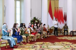 u336-Puteri_Indonesia_2022_finalists_meet_with_President_Jokowi_at_Bogor_Palace