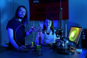 u337-640px-Fluorescence_Imaging_Experiment_01