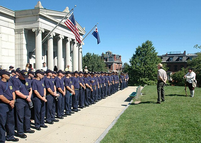 u337-US_Navy_050823-N-9076B-014_Chief_petty_officer_selectees_receive_a_history_lesson_from_a_Bunker_Hill_park_ranger_during_a_week_of_leadership_training_taking_place_aboard_USS_Constitution_in_Boston