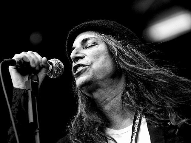u338-Patti_Smith_performing_in_Finland_2007