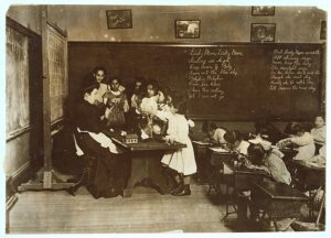 u344-640px-Steamer_Glass_i.e._class_in_Hancock_School_Boston._Immigrant_children._LOC_cph.3a26041